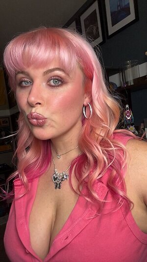 AverageAllison leaked photo #3