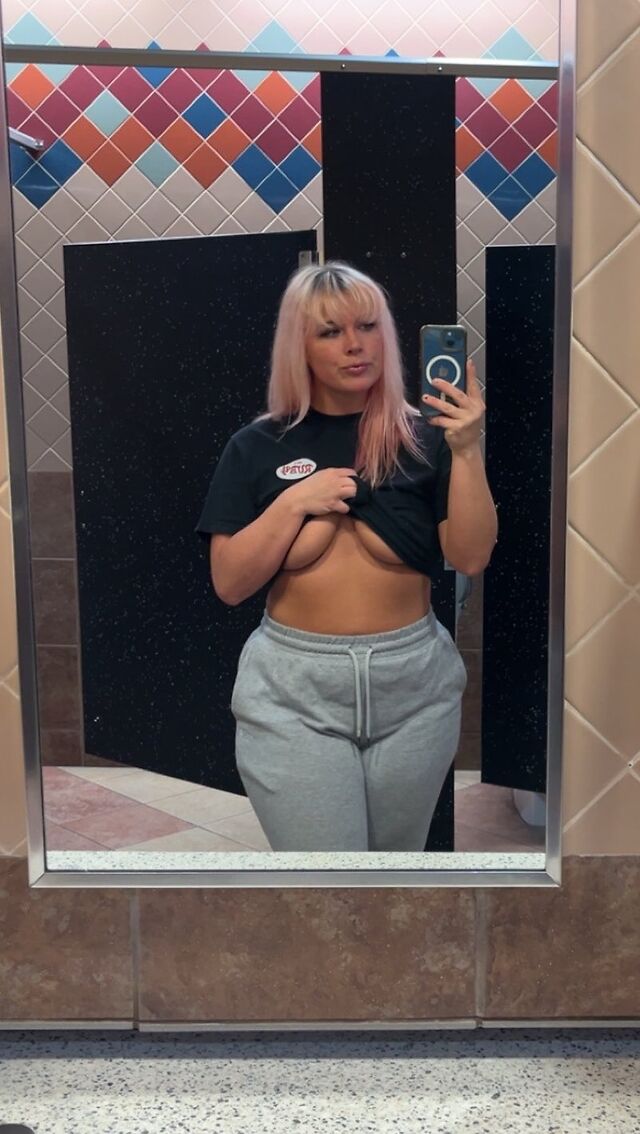 AverageAllison leaked photos
