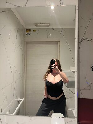 Avery leaked photo #16