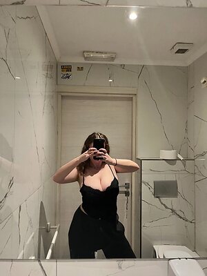 Avery leaked photo #17