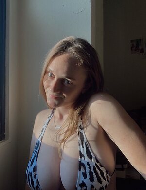 Avery leaked photo #26