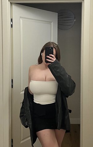 Avery leaked photo #55