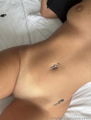 Aviezhou Nude Leaked Photo #5