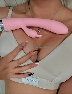 AvMadeleine leaked photo #7