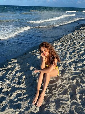 Avneet Kaur leaked photo #6