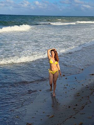 Avneet Kaur leaked photo #7