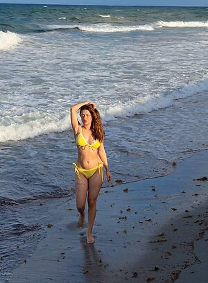 Avneet Kaur leaked photo #14