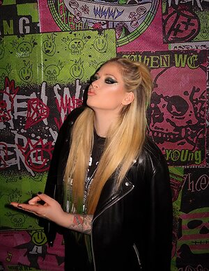 Avril Lavigne leaked photo #66