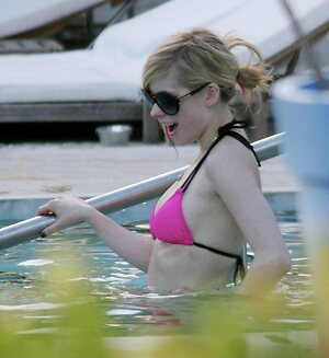 Avril Lavigne leaked photo #80