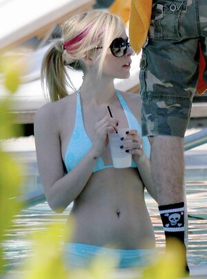 Avril Lavigne leaked photo #87