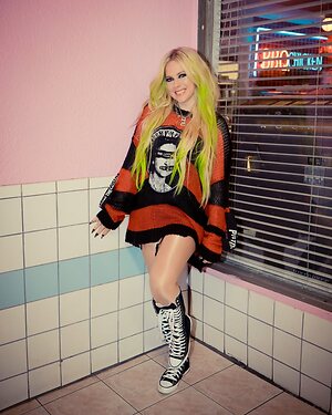 Avril Lavigne leaked photo #120