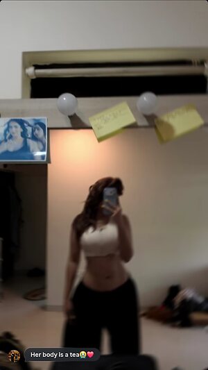 Ayesha Khan leaked photo #28