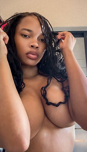 azanian_doll leaked photo #11