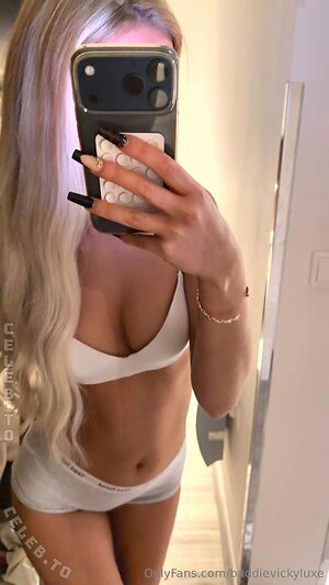 Baddie Vicky Luxe Nude Leaked Photo #3