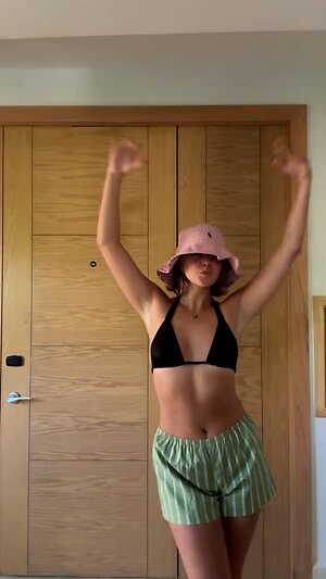 Bailee Madison collection leaked photo #74