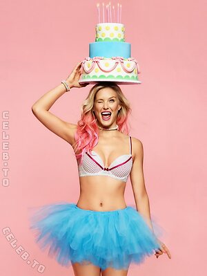 Bar Refaeli photo