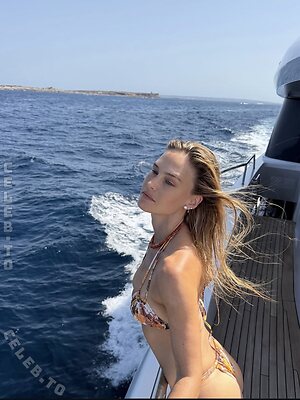 Bar Refaeli photo