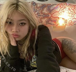Beabadoobee Nude Leaked Photo #3