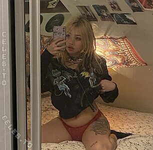 Beabadoobee Nude Leaked Photo #4