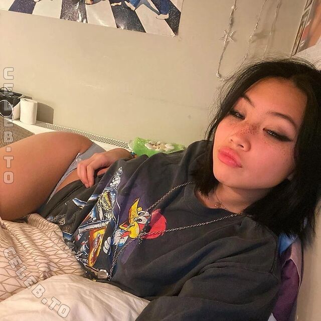 Beabadoobee leaked photos