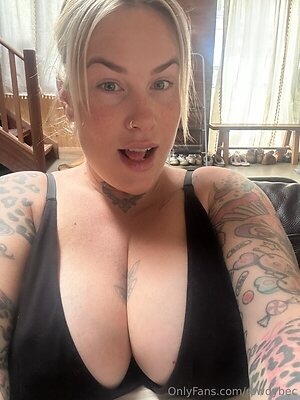 Bec Rawlings leaked photo #30