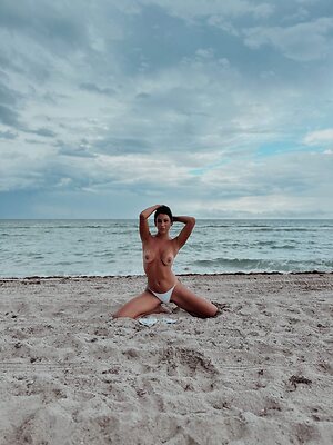 Belen Duran leaked photo #6