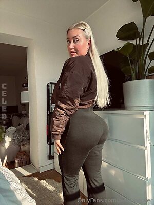 Bella Becker leaked photo #19