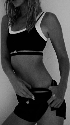 Bella Hadid Hot leaked photo #27
