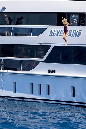 Bella Hadid Nude Leaked Photo #98