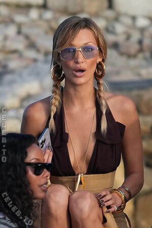 Bella Hadid photo