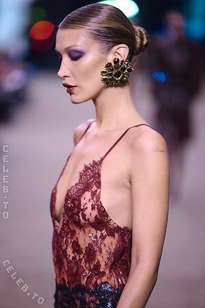 Bella Hadid Nude Leaked Photo #127