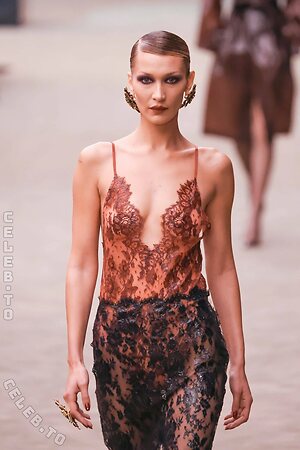 Bella Hadid photo