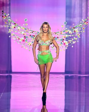 Bella Hadid leaked photo #386