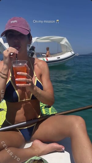 Bella Kraus photo