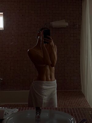 Bella Michlo leaked photo #8