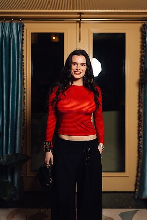 Bella Thorne braless in red top leaked photo #4