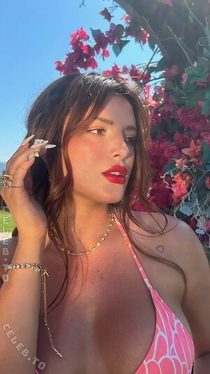 Bella Thorne photo