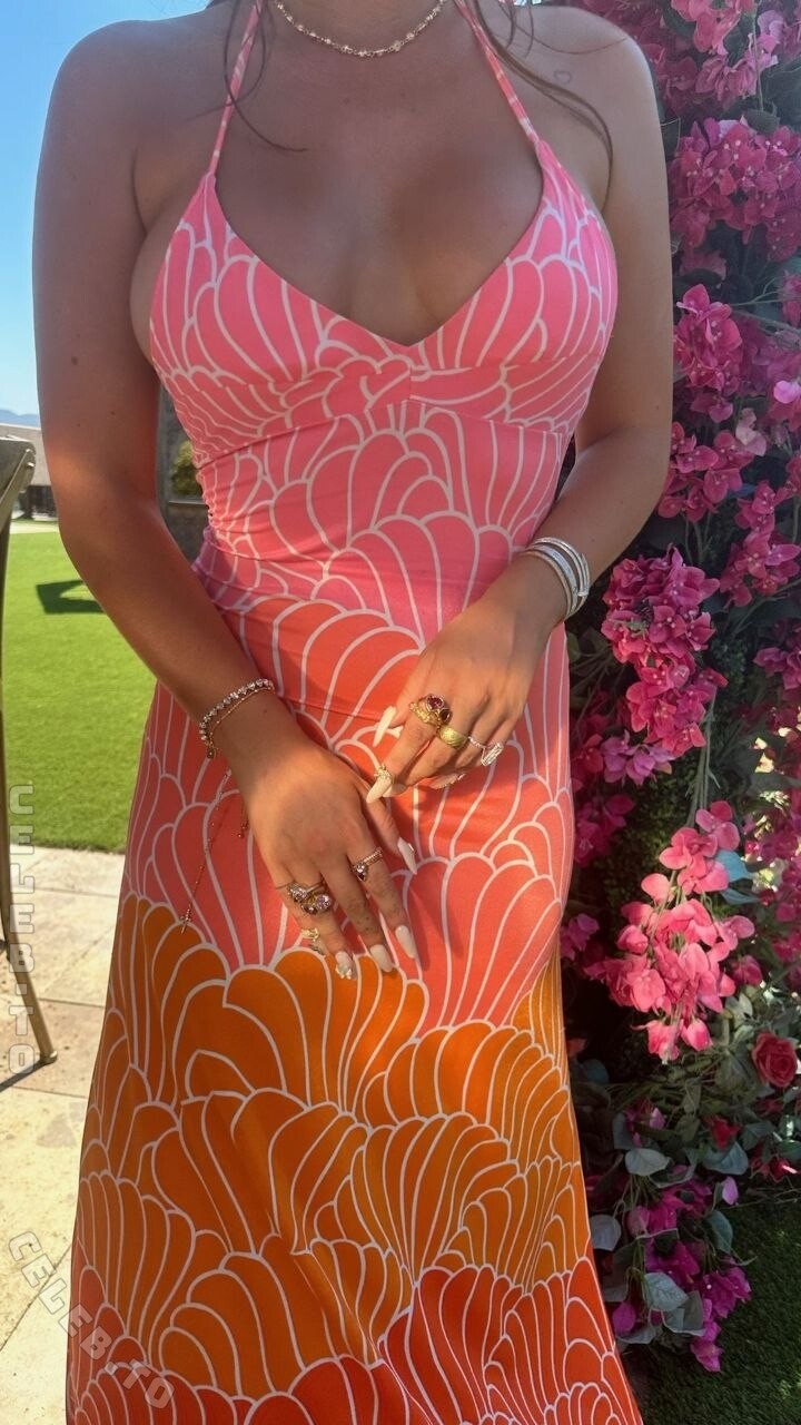 Bella Thorne photo
