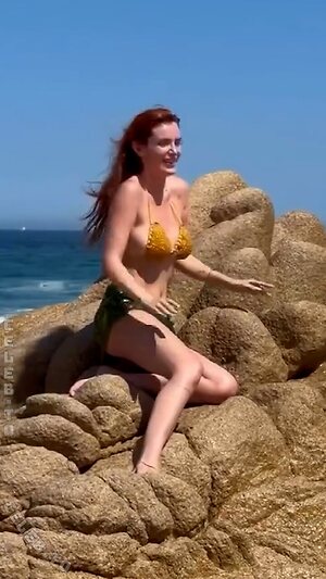 Bella Thorne photo