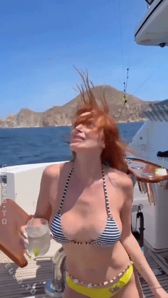 Bella Thorne photo