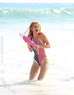 Bella Thorne photo