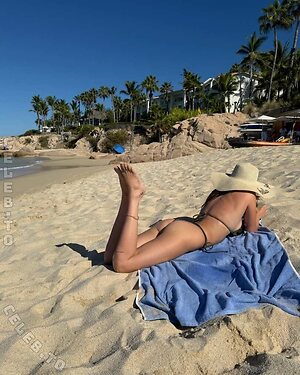 Bella Thorne photo