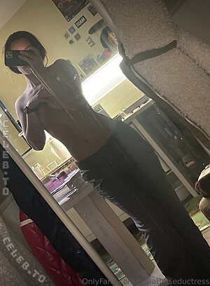 Bella Nude Leaked Photo #31