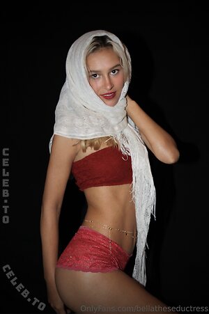 Bella Nude Leaked Photo #40