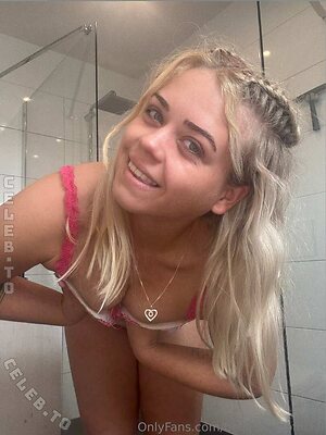 Bellablondofficial photo