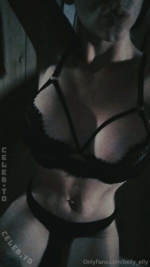 Belly Elly Nude Leaked Photo #23