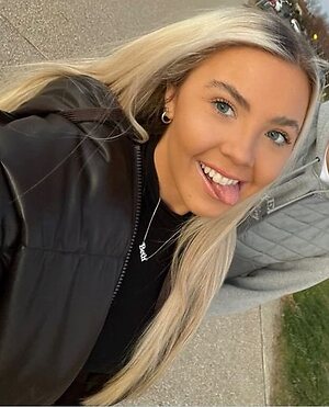 Beth Tucker leaked photo #20