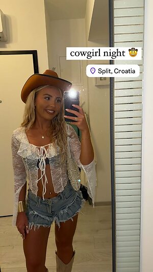 Beth Tucker leaked photo #29