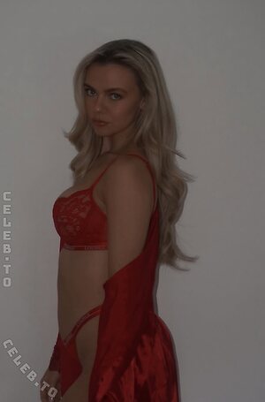 Bethjfraser Nude Leaked Photo #17