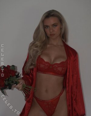 Bethjfraser Nude Leaked Photo #18